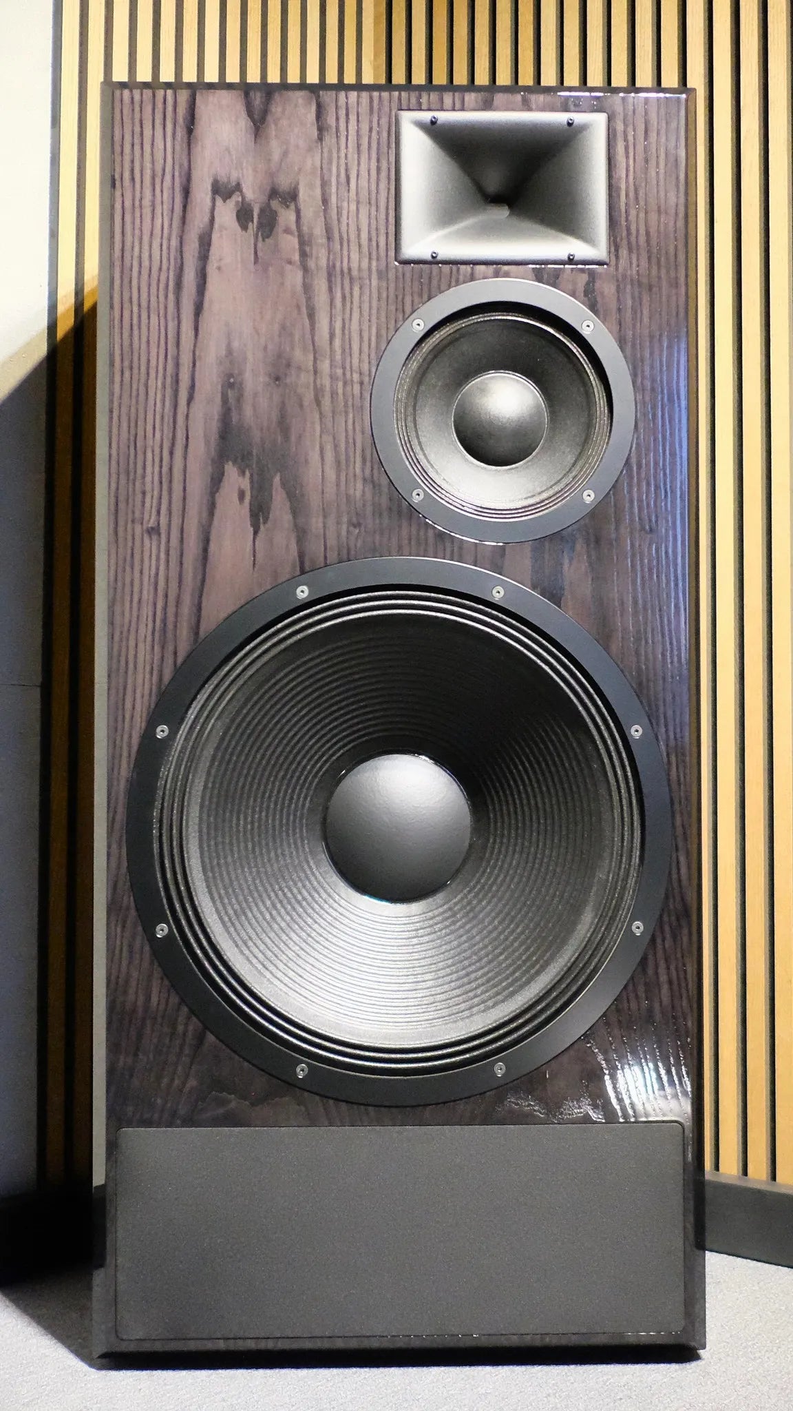 Aalto 9 Floorstanding Speakers